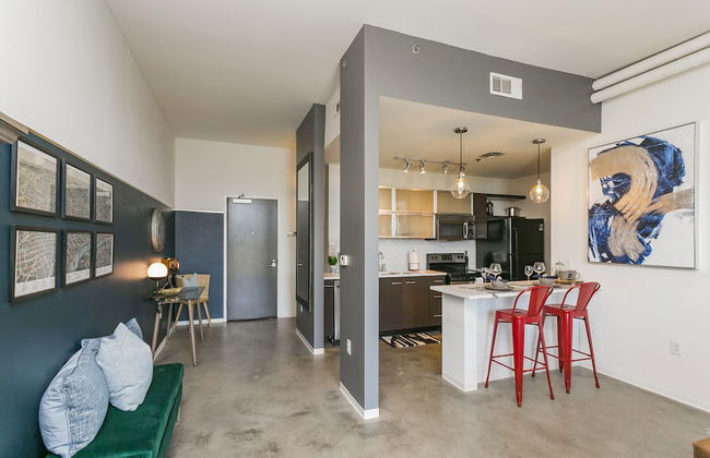 Mid Century Modern Downtown Condo | 30+ Night Min - Foto 15