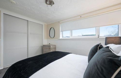 2BR Sleeps 6 with Parking Near Linlithgow Palace - Photo 5