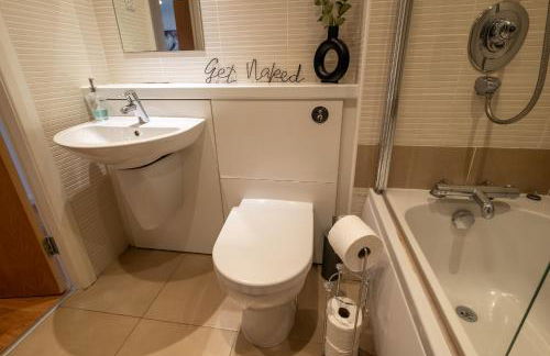 Mackie Residence - SJA Stays - 3 Bed Apartment with parking - Foto 26