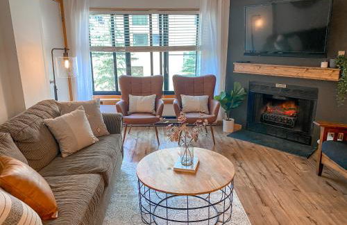 Ski-In Ski-out Luxury Condo with Hot Tub and pools - Foto 10