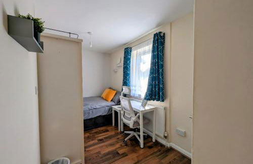 Large single Room with WC in Hounslow Town Centre - Foto 3