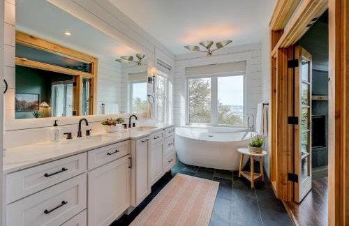 Luxury Seattle Retreat with Views and Bonus Suite - Foto 13