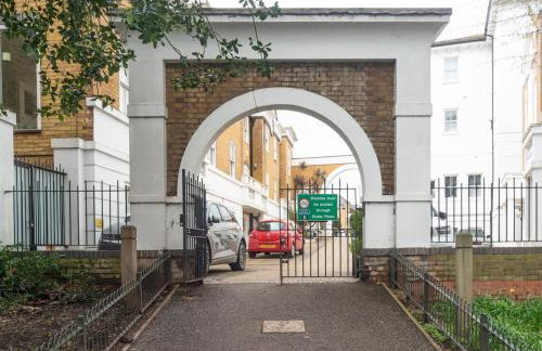 Chic & Cozy Flat in SW London, Perfect Location! - Pass the Keys - Foto 16