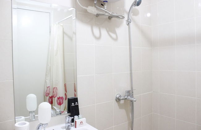 Private 1BR Apartment Parahyangan Residence With Mountain View - Photo 10