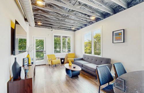 Walkable Gem! Dtwn Chattanooga Base with Balcony - Foto 1