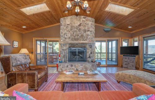 Cabin in Lost City WV with Hot Tub and Pet Friendly - Foto 23