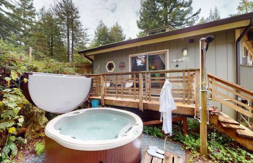 Mendocino Cozy Cabin-Large Patio Grill & Garden - Photo 2