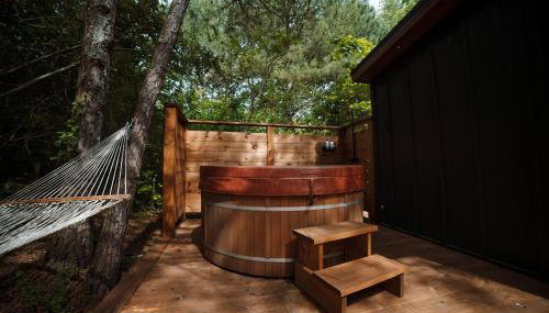 Glamping cottage with glass front and hot tub! - Foto 4