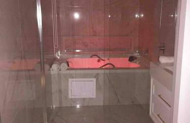 Sobrado com piscina, banheira e garagem coberta. - Foto 12