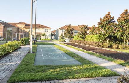 Spacious Vacation Home with Pool & Jacuzzi Near Disney - Foto 42