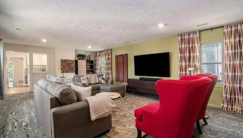 Bright & Stylish 4BR Spot - Close to Downtown Fun - Foto 2