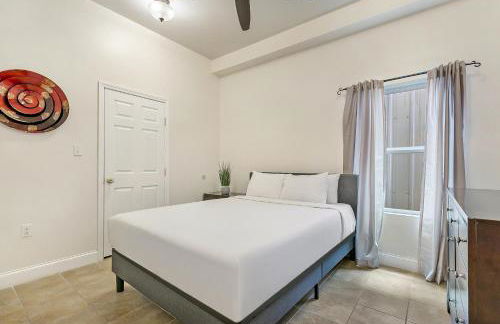 Modern 4BR City Condo 5min drive to FQ - Foto 22