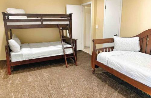 ULTIMATE BACKYARD-POOL/SPA. SLIDE. LAKEVIEW. BALL - Foto 2