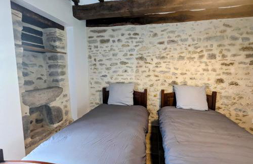 Maison familiale rénovée dans village médiéval - FR-1-591-712 - Foto 4