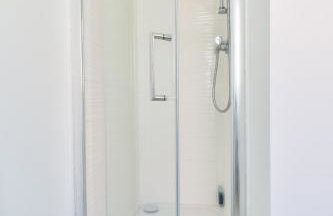Modern Spacious 3 Bedroom House in Canterbury with En Suite and Free Parking Perfect for Contractors & Families - Photo 18