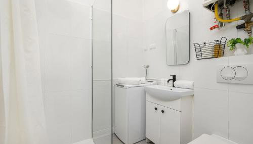 Cozy Apartment for 6 People near Opera by Noclegi Renters - Foto 5, towels, Shower