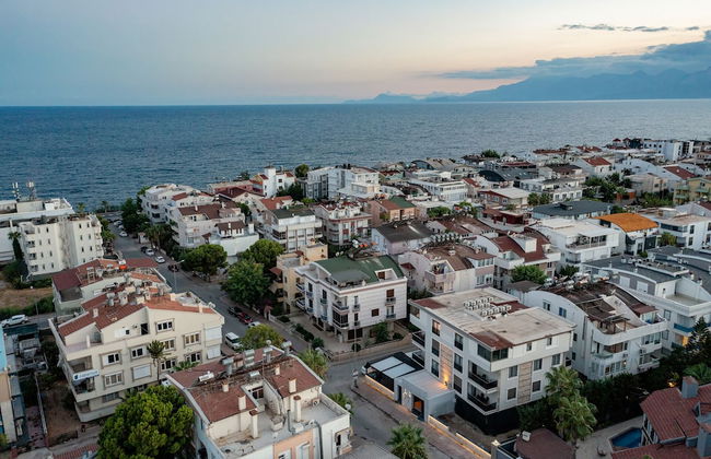 Eluxio Suite Hotel - Photo 75