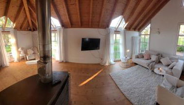 lichtdurchflutetes Architektenhaus mit 3 Schlafzimmern und Garten - Photo 2