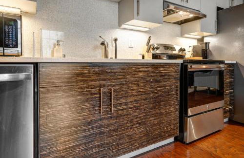 Ideal Spot Near 4th Street Live & Local Dining - Foto 22