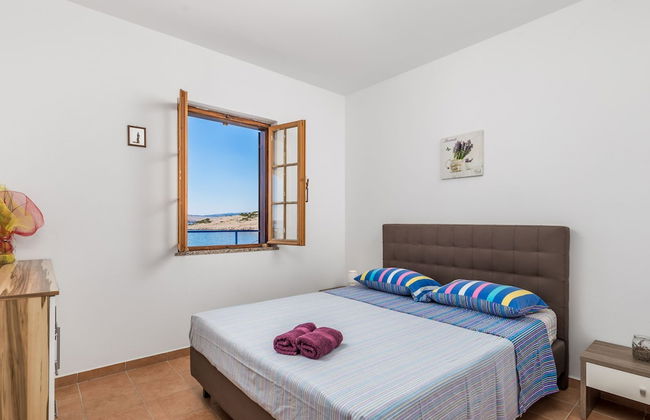 Sunny Beachfront Jablanac Apartments - Foto 2