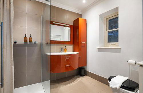 Relaxing and Spacious Kensington Apartment with Patio - Foto 15