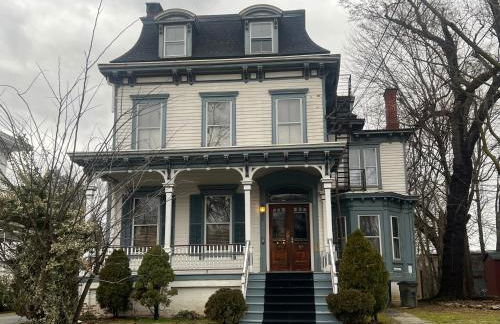 2 Br Victorian Apt 2800 sq ft 2 floors with Full Kitchen 2 baths and Laundry - Foto 2