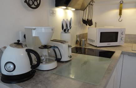 CHAMBRE du SABOTIER - Studio troglodytique - A 100 m Baignade en rivière - Location de Canoë - Circuits cyclo - Aire de pique-nique - 3 restaurants - Foto 11