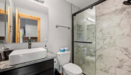 Renovated Ski In Out Condo King Bed Patio Grill - Foto 4