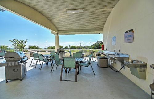 Beachside Biloxi Club Condo Balcony with Ocean View - Foto 22