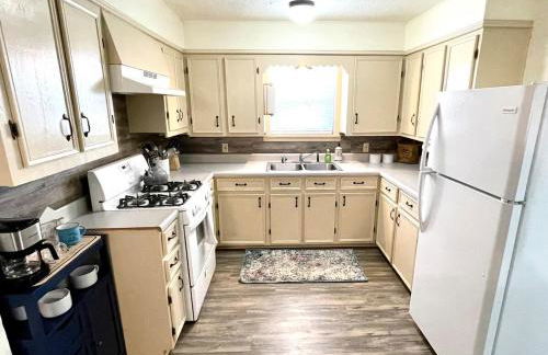 Cheerful Watercolors in 2BR Cottage - Foto 22