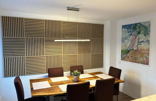 Ferienhaus mit Privatparkplatz, Terrasse und Stadtnähe - Foto 11