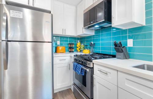 Beach Bungalow Perfection - Private Patios, BBQ walk2beach & Pet Friendly! - Foto 11