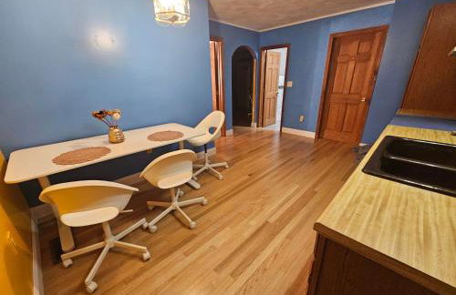 Executive Suite with Private Kitchen, Bath & Parking - Foto 4