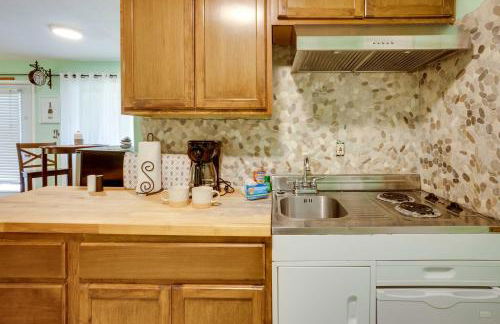 Soothing Studio with Lush Views 2 Mi to Beach! - Foto 9