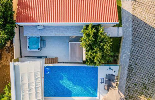 Villa Field Hill with Swimming Pool and Tennis Court - Foto 53