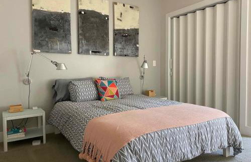 Stylish NOPA Penthouse, Remote Work Friendly - Foto 3