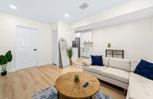 Recently Remodeled + Mins from Beach and Downtown - Foto 6