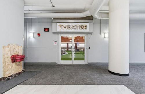 Luxury Downtown Cityview Suite Skywalk Access and Free Garage Parking - Foto 48