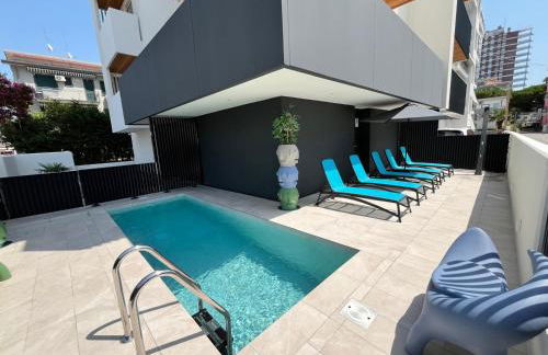 Beach Palace with small swimming pool, private beach, parking - Foto 3