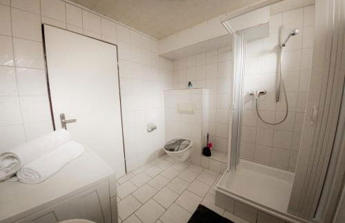 Yello Homes - großes Apartment - Am Waldrand, 15 min bis Nürnberg Messe, für 8 Personen, 2 WC's - Foto 12