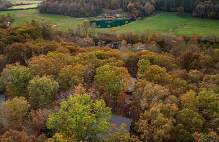 Chardonnay Chalet - Luxe Modern Chalet - Hot Tub, Wi-Fi, Fire Pit, Game Room, Amazing Deck - 15 min to Blue Ridge - Foto 73