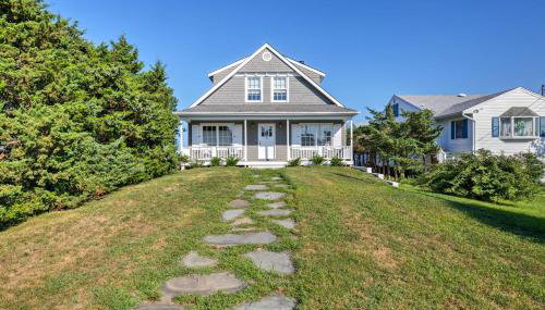 Luxe Waterfront East Quogue Home with Beach On-Site! - Foto 2