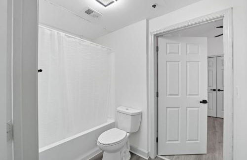 Contemporary 2BR2BA with Great Amenities - Foto 5