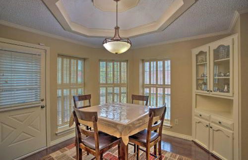 Unwind Fireside and Play Pool! Idyllic McKinney Home - Foto 12