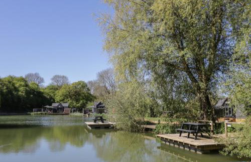 Willow Lodge At Bridge Lake Farm & Fishery - Photo 6
