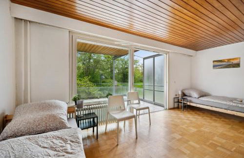 kostengünstige Wohnungen für Monteure in Zizishausen-Nürtingen, WiFi, Smart TV, Parkplatz, Autobahn A8, Stuttgart - Photo 1