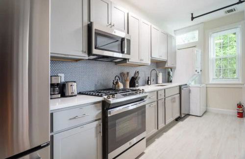 Fun & Funky 2BR in Downtown Princeton - Photo 16