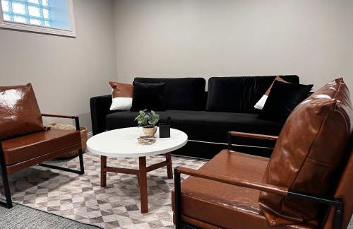 2BR Townhome with Parking - Walk to Stadiums & Downtown - Foto 11