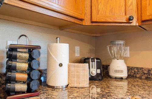 Heated Pool • Mini Golf • Huge Backyard • King Bed - Foto 51