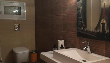 Contemporary Farmhouse with BBQ in North Evia - Foto 5